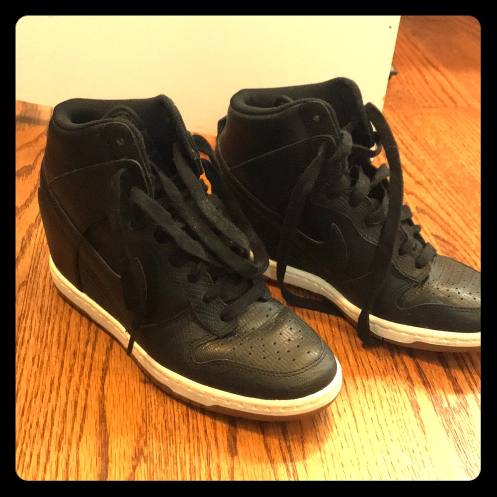 Nike Wedge Black 6.5 Sneaker